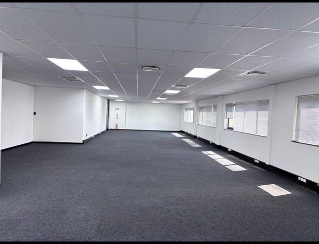 739M² OFFICE TO LET IN MIDRIDGE PARK